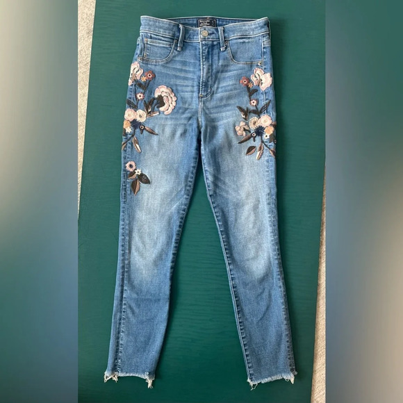 Abercrombie & Fitch Denim - Abercrombie & Fitch Simone High Rise Ankle Jean Size 2 Denim
